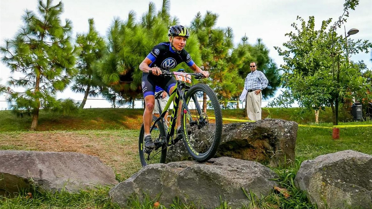 Kolejny dobry występ polskiej zawodniczki. Michalina Ziółkowska (Volkswagen Samochody Użytkowe MTB Team) zajęła drugie miejsce w maratonie UCI MTB na Azorach. Nasza zawodniczka przekroczyła linię mety ze złamanym obojczykiem. Zwyciężyła triumfatorka niedawno rozegranych zawodów Włoszczowska Tropy, Gunn -Rita Dahle Flesjaa.