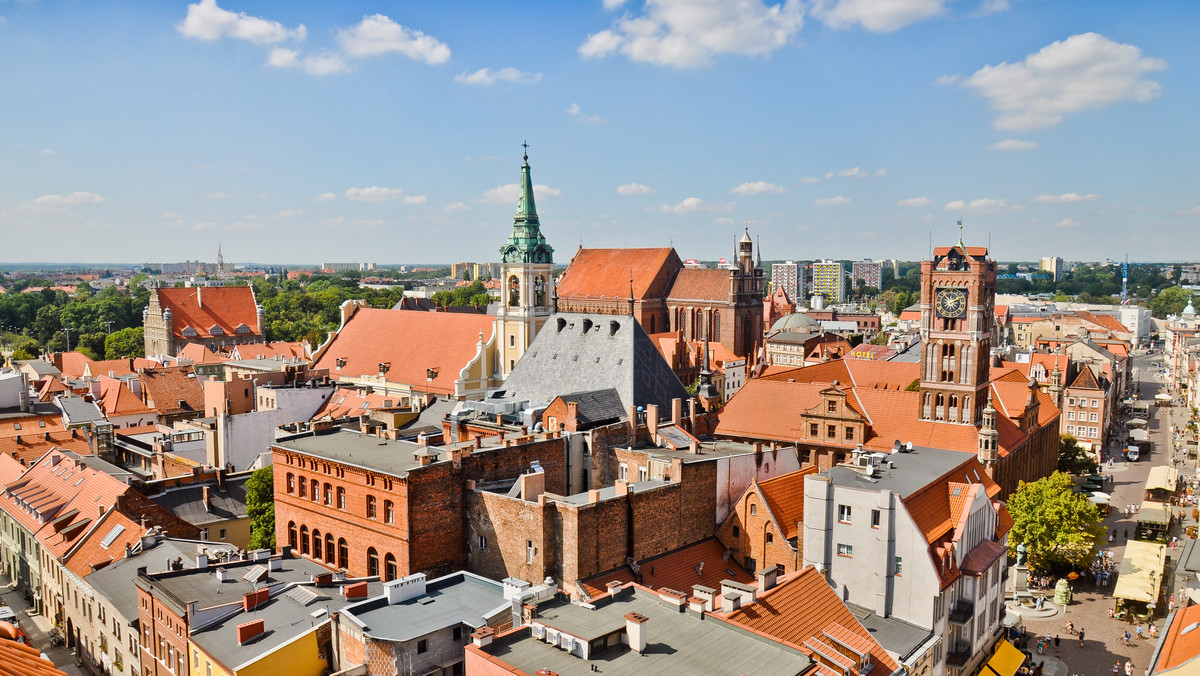 Podczas dzisiejszej gali w toruńskim Dworze Artusa przyznano 12 wyróżnień w kategoriach takich jak Człowiek Kultury, Nauka czy Ochrona Zdrowia - informuje Radio PiK.