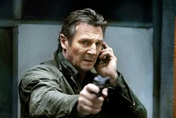 Liam Neeson. Kadr z filmu „Uprowadzona