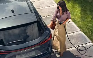 Jak sprawdza się nowy Lexus NX w mocniejszej wersji 450h+?