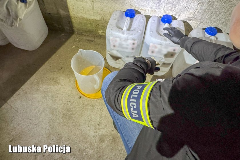 Policemen broke the amphetamine laboratory. 180 kg of drug