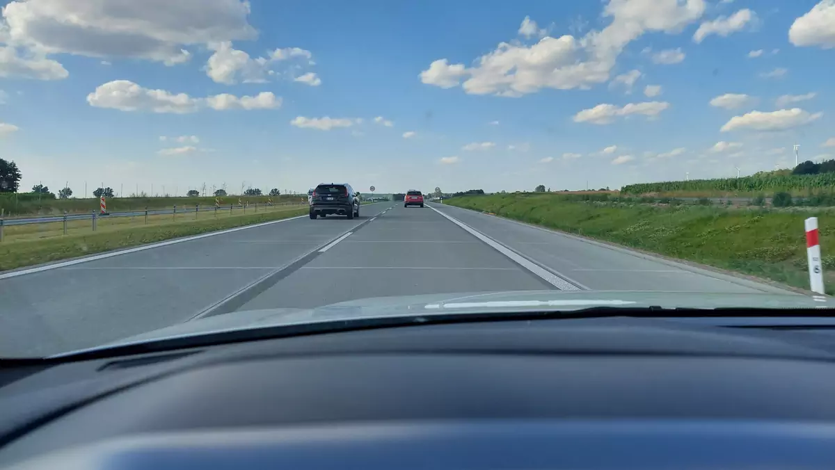 Trasa S7. Na tym odcinku obowiązuje ograniczenie do 80 km/h! Jadąc tyle, będziesz prawdopodobnie najwolniejszy! 