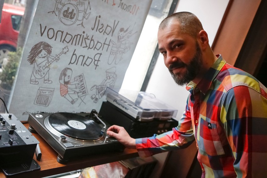 Vasil Hadžimanov pušta prvu ploču svog benda 