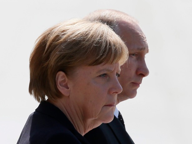 Merkel w towarzystwie Putina uczciła pamięć radzieckich żołnierzy