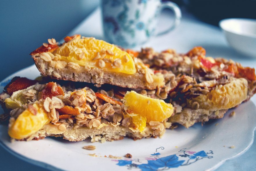 Pieczona owsianka z mandarynką i orzechami