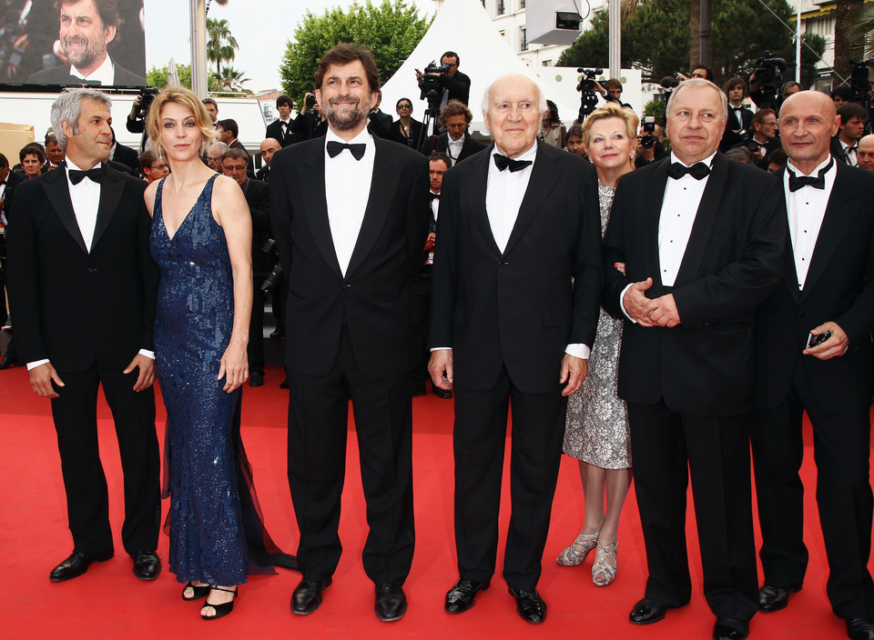 Jerzy Stuhr z twórcami filmu "Habemus Papam" na czerwonym dywanie w Cannes