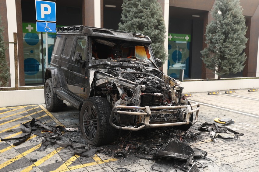 Zapaljen automobil Bake Praseta 