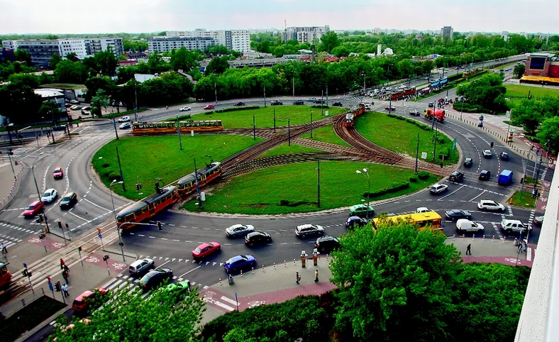 Skrzyżowanie na okrągło - Radzimy jak prawidłowo jeździć po rondzie