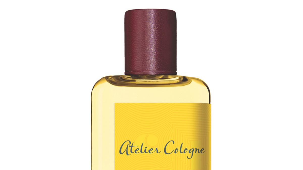 Cologne Absolue Bergamote Soleil od Atelier Cologne to niezwykle intrygująca i trwała, uniwersalna woda perfumowana. Bergamotka z Kalabrii to jeden z tych komponentów, który skradł serca projektantom Atelier Cologne. Świeża kompozycja hołduje temu niezwykłemu składnikowi. Tak jak wszystkie preparaty Colognes Absolues, Bergamote Soleil to wonna interpretacja intensywnych doznań i niezapomnianych wspomnień, kolejna z prób uchwycenia doskonałości.