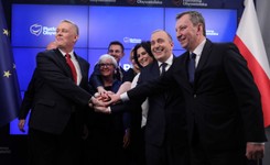 'Liczyłem na to, że jest fighterem'. Komentarze po decyzji Schetyny