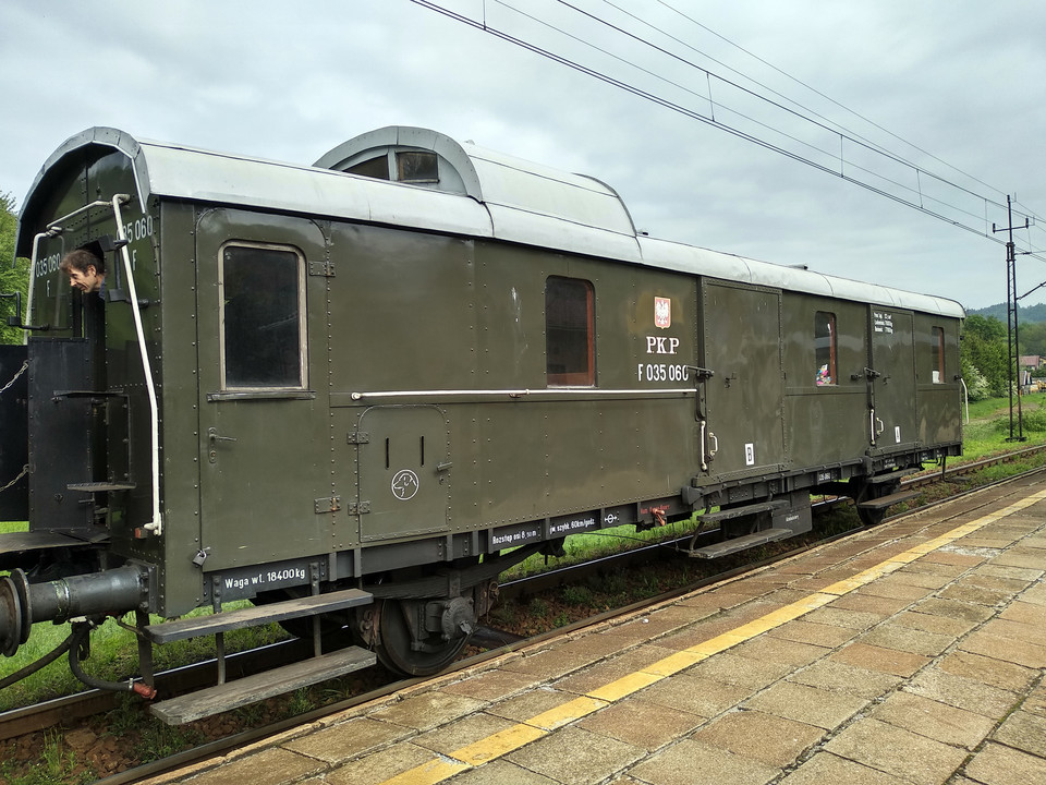 Pociąg Transwersalny retro z Nowego Sącz do Krynicy-Zdroju przez Dolinę Popradu, 2019 r.