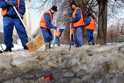 SPRZĄTANIE ULIC WIĘŹNIOWIE