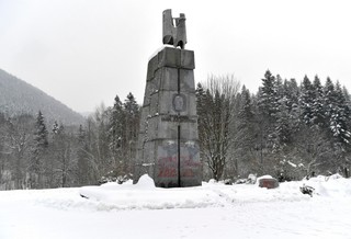 Podkarpackie: Trwa rozbiórka pomnika gen. Świerczewskiego w Jabłonkach