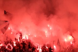 Dwadzieścia tysięcy kibiców z trybun obejrzało derby Belgradu