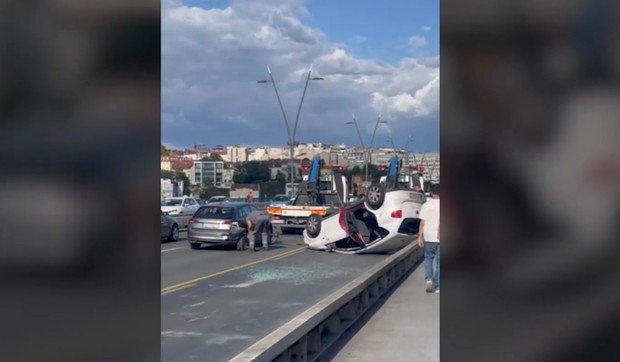 Automobil se prevrnuo na Brankovom mostu 