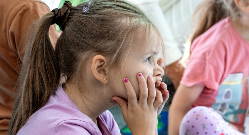 Spotkanie ma charakter otwarty. Jest skierowane do rodziców, opiekunów, nauczycieli, pedagogów szkolnych, psychologów dziecięcych. 