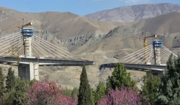 Posledice udara na most u gradu Karadžu u Iranu | Foto: X/Mamlekate