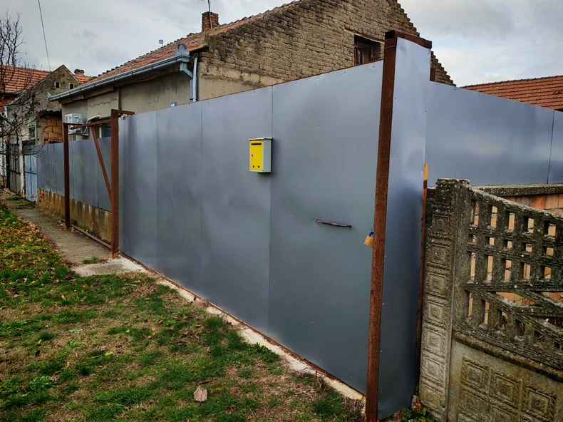 Kuća u Dolovu gde su kineski državljani držali zatočene žene