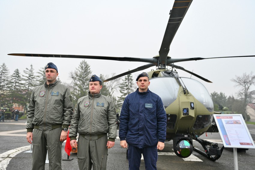 Vučić u obilasku kasarne "Mija Stanimirović" u Nišu