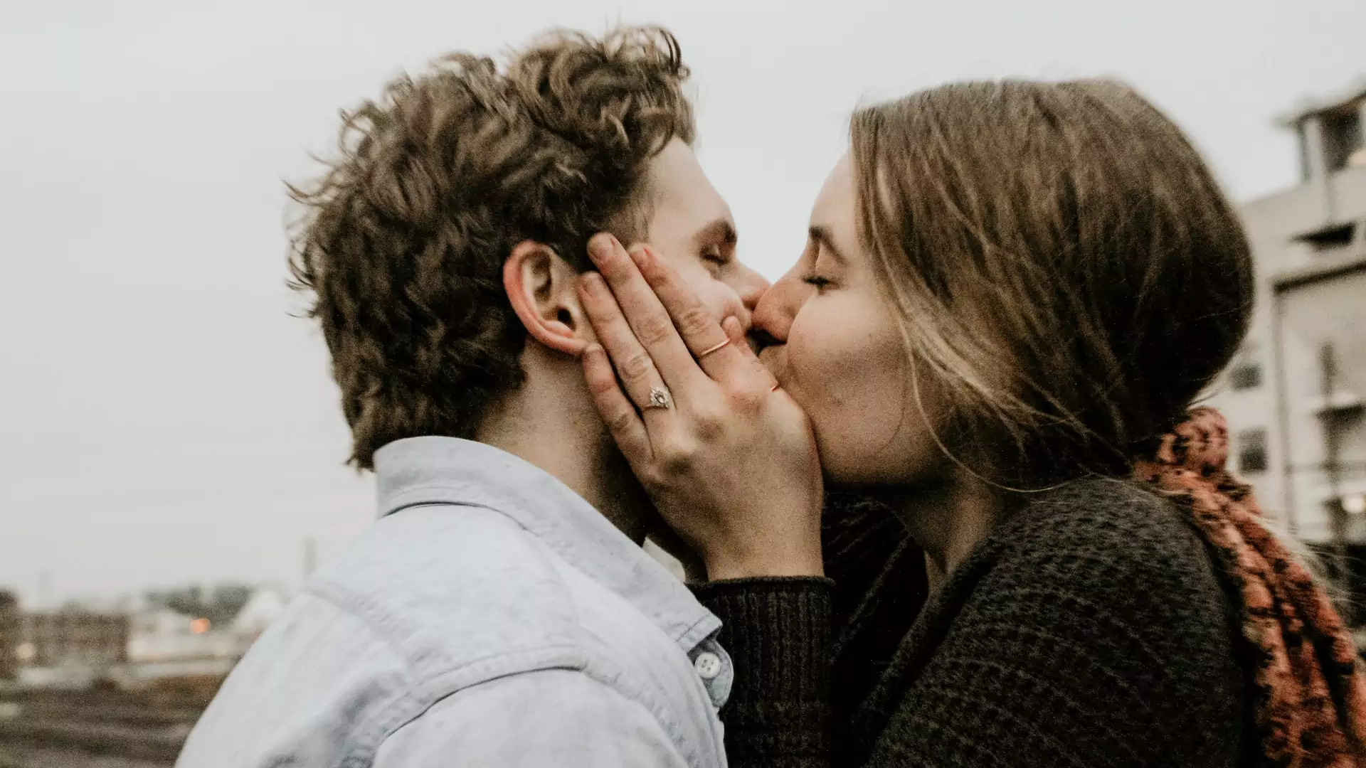 Osiem rodzajów pocałunków. Co mówią o relacjach między ludźmi?