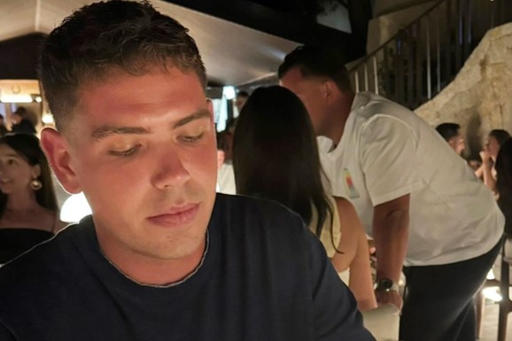 SIN SINIŠE MIHAJLOVIĆA IZRASTAO U PRAVOG FRAJERA Miroslav proslavio rođendan, sestra Viktorija podelila najnoviju fotografiju: "Moja ljubav"