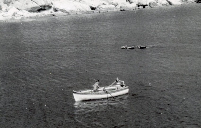 Kristofer vesla sa majkom na Hvaru 1962. godine
