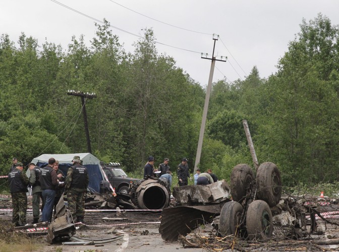 Wrak samolotu Tu-134, który rozbił się w Rosji