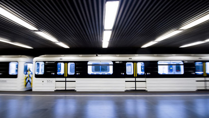 Itt láthatja az első felújított metrót - pillanatokon belül újra forgalomba áll: megjavították