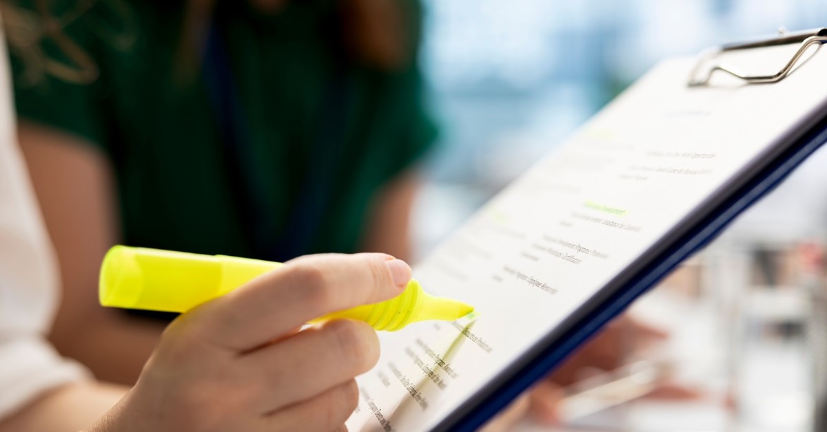 Nowe przepisy nie nakazują wprost umieszczać widełek płacowych w ogłoszeniach o pracę