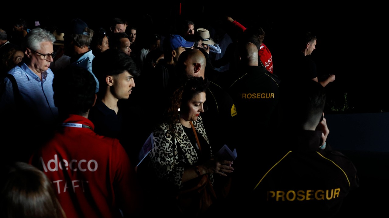 "Nigdy wcześniej się to nie zdarzyło". Hiszpania i Portugalia pogrążyły się w ciemności. Oto co wiadomo o gigantycznej awarii sieci energetycznej