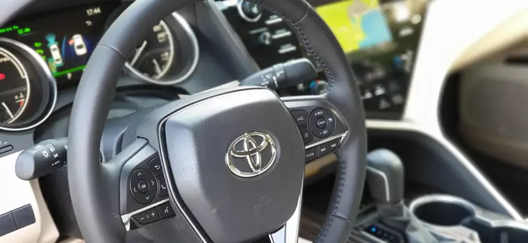 Toyota Camry - nowe technologie na pokładzie. Które z nich przydają się najbardziej?