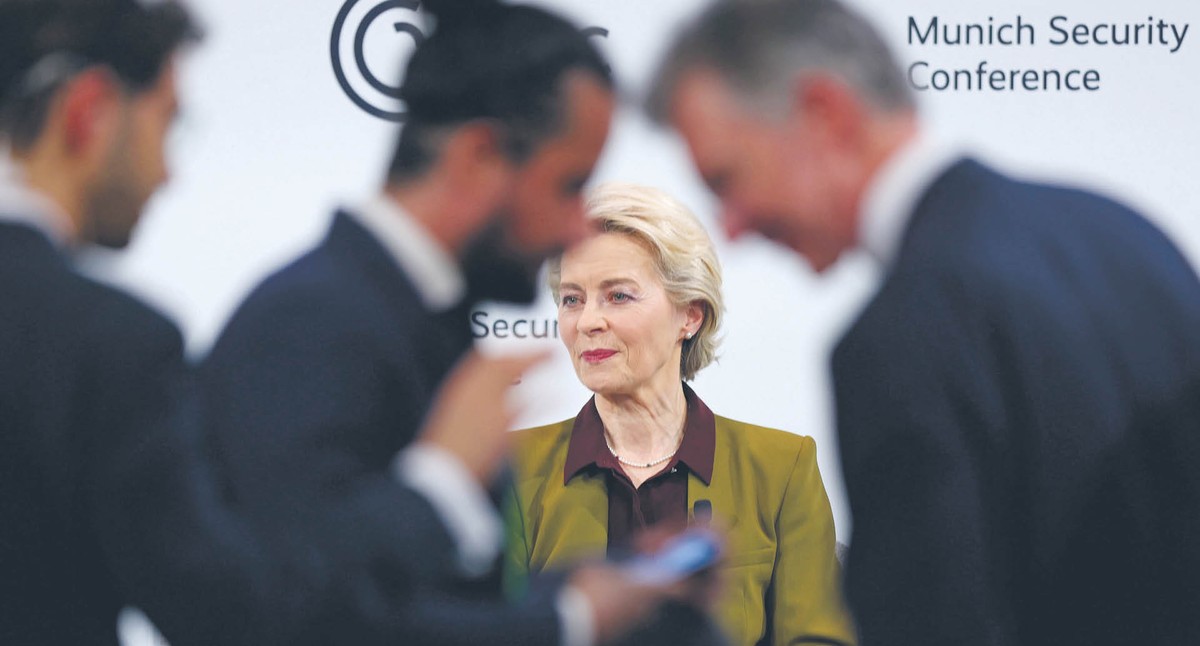 Unia ma opracować plan wspólnych zamówień broni na rzecz Ukrainy; na zdj. szefowa KE Ursula von der Leyen