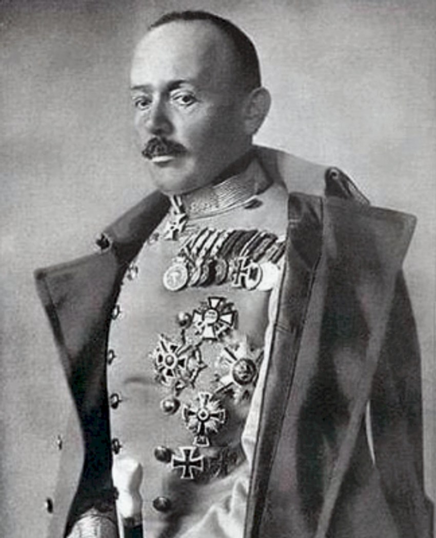 Dobitnik brojnih odlikovanja