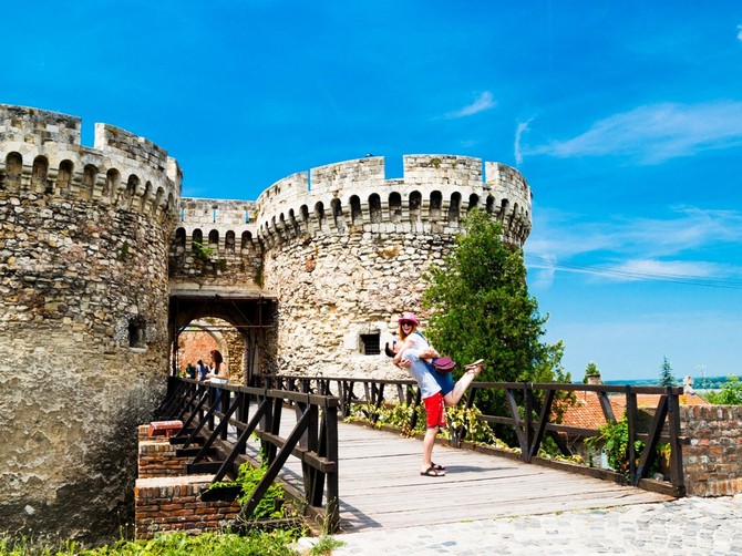 "M, nedostaješ i dok ovo pišem želim da znaš da jako žalim