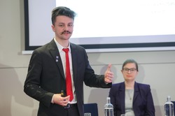 Fantomy zamiast pacjentów? Kontrowersje wokół kształcenia lekarzy pod lupą sejmowej podkomisji