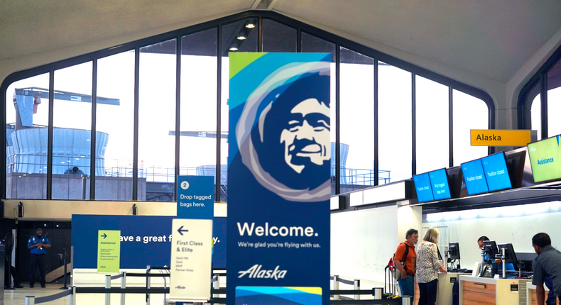 Avoiding the check-in desk and kiosk at the airport by checking-in for flights online