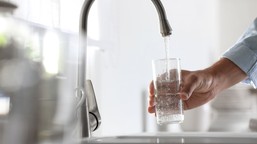 cześć mieszkańców warszawy bez ciepła i wody. awarie dotknęły ośmiu dzielnic