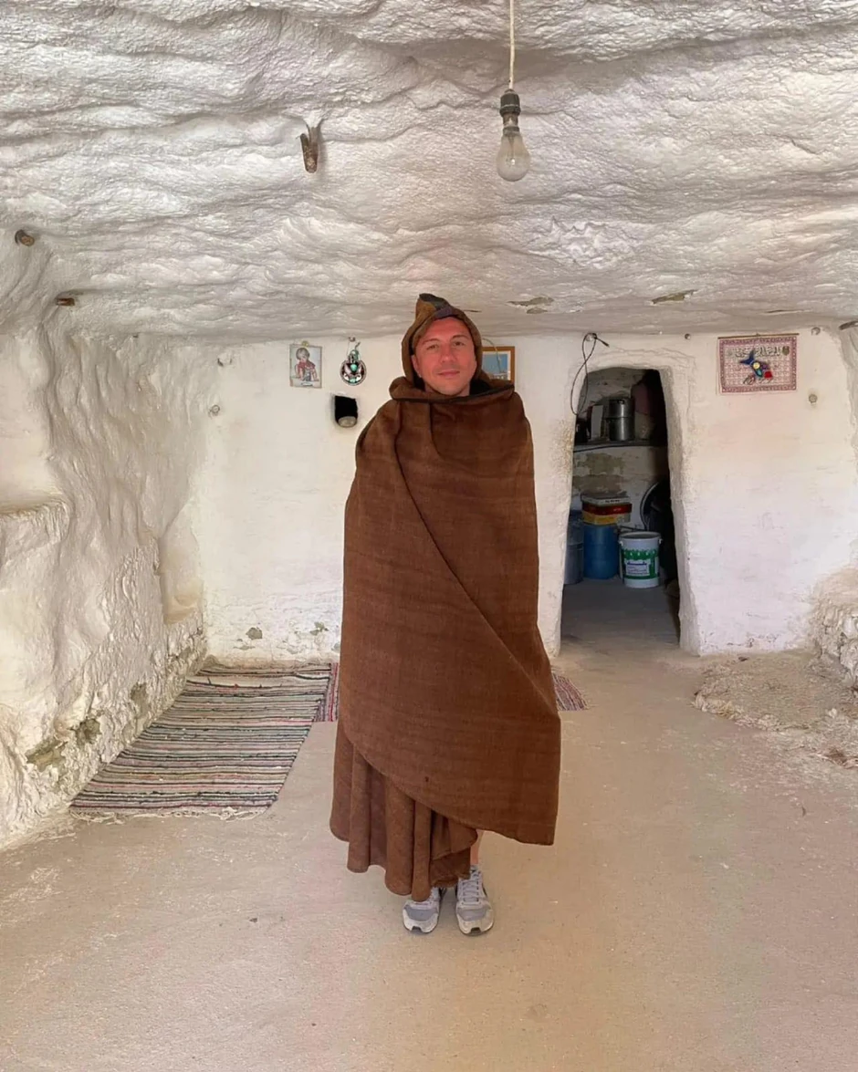 Kamerman Blica, Goran je rešio da proba tradicionalnu odeću Berbera