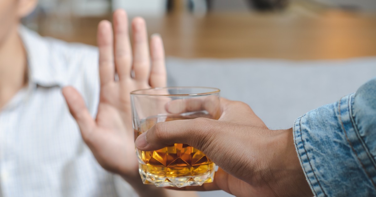 Jak terapeuta sprawdza, czy pacjent ma problem alkoholowy? Te pytania nie pozostawią wątpliwości