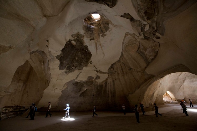 Jaskinie Maresza i Bet Guwrin. Starożytne podziemne miasto