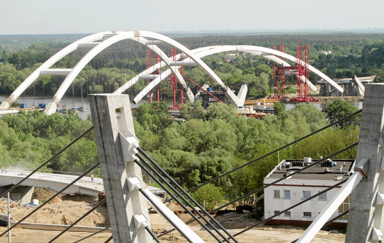 Prace budowlane ruszyły w listopadzie 2010 r., a inwestycja ma być gotowa do końca listopada. Jest szansa, że most zostanie otwarty jeszcze przed końcem roku.