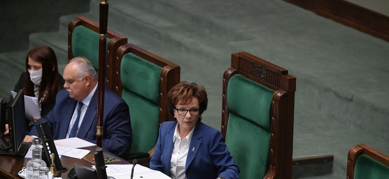 Ustawa covidowa wraca do komisji. PiS zgłosiło poprawki do kontrowersyjnego przepisu [WIDEO]