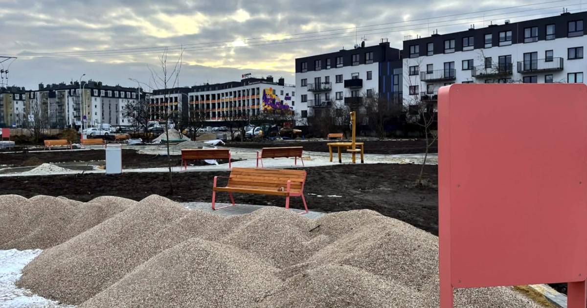 Plac zabaw, kalistenika, ścieżki… Rośnie skwer na Jagodnie!