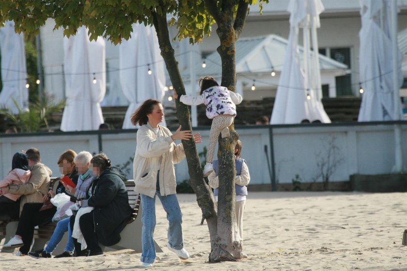 Zabawa mamy i córek została uwieczniona na zdjęciach. 