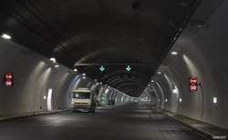 Zakopianka już ze światełkiem w kluczowym tunelu. Znamy termin oddania nowej drogi