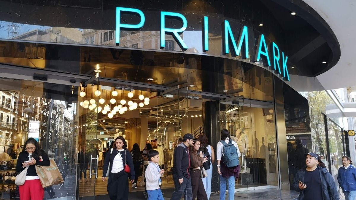 Șefa unui magazin Primark din Spania, concediată după 8 ani pentru că ascundea produse la reducere ca să le cumpere: ce au decis judecătorii