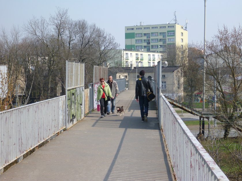 kładka nad torami kolejowymi