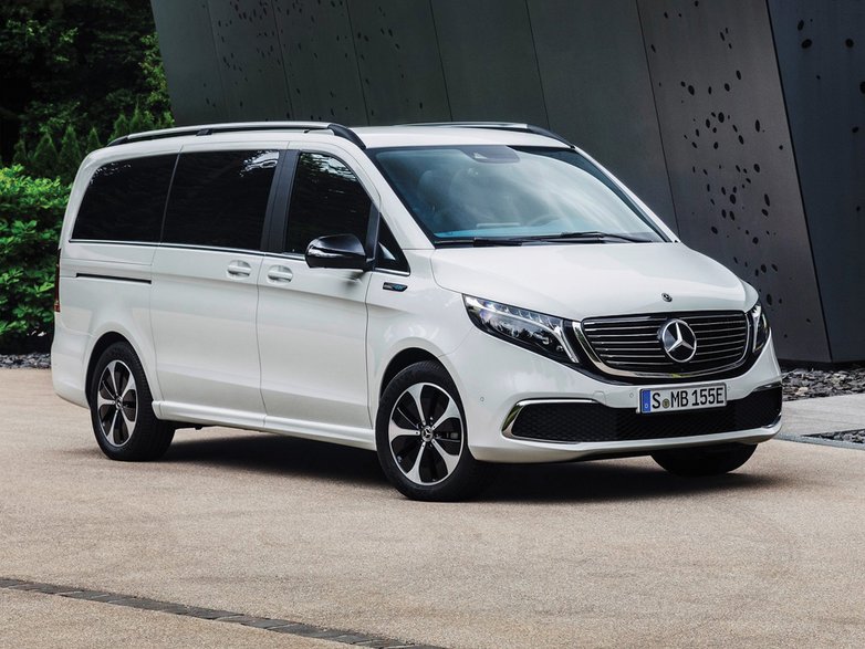 Mercedes EQV to obszerny van występujący w wersjach długiej i ekstradługiej. Moc 204 KM, ceny od 331 116 zł