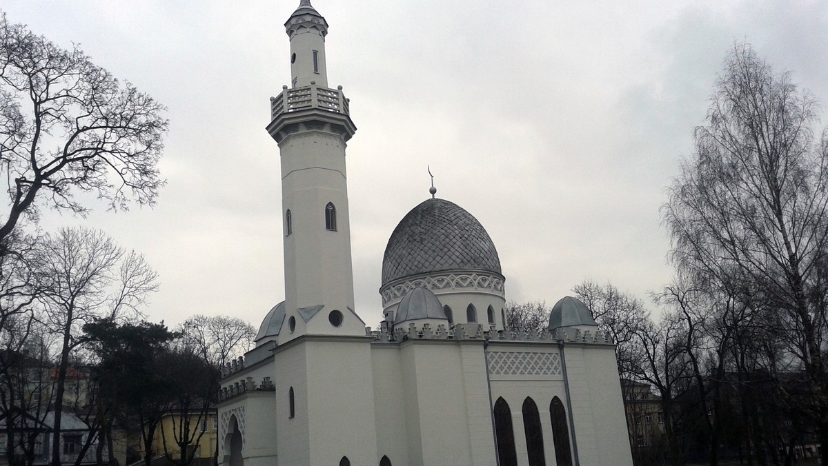 Polscy wyznawcy islamu rozpoczęli obchody trzydniowego Ramadan Bajram (Eid al Fitr) - święta z okazji zakończenia miesiąca postu. To jedna z dwóch najważniejszych w roku religijnym uroczystości muzułmańskich. W Białymstoku odbędzie się bal tatarski.