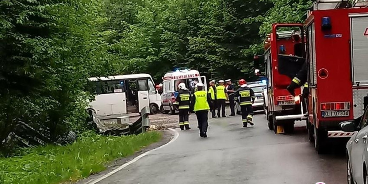 Limanowa. Bus zderzył się z ciężarówką. Jest wielu rannych